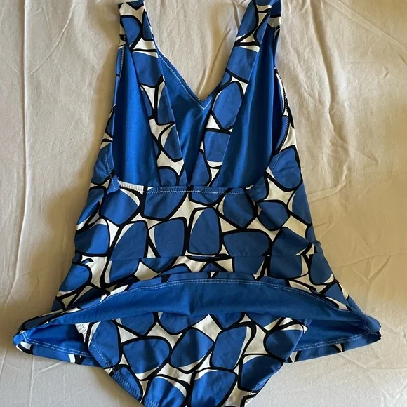 One piece - Picture 2 of 2